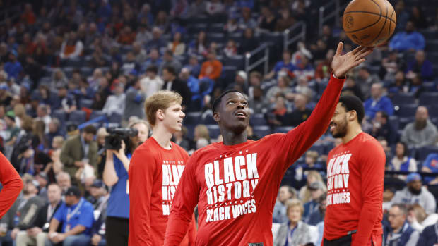 Toronto Raptors guard Dennis Schroder (17) warms up before the start of a game against the Oklahoma City Thunder